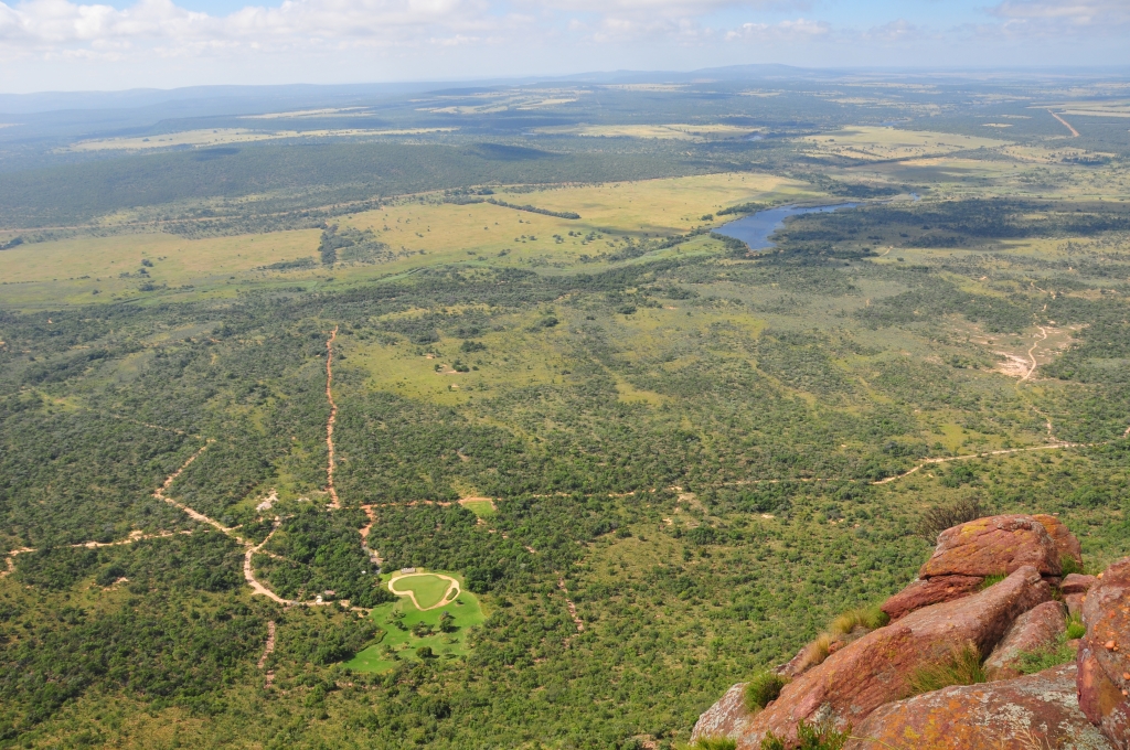 Vue du départ du 19ème trou du Legend en Afrique du Sud, on distingue le green en forme de continent Africain.