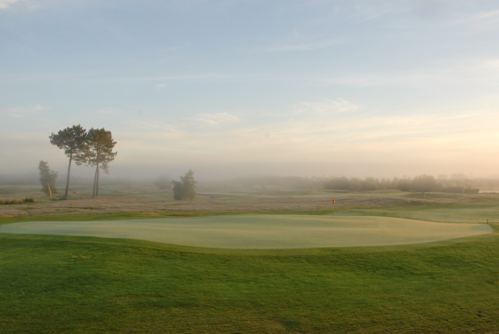 Je suis allé deux fois au golf du Medoc ; une fois en juin, une fois en septembre ; et à chaque fois j'ai été le témoin de cette brume du petit matin.