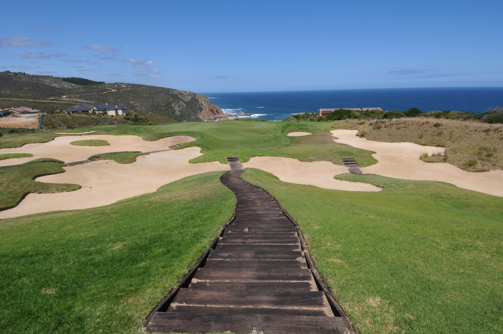 Situé à proximité de Knysna, Pezula est un parcours partagé entre mer et forêt. Certains trous sont particulièrement scéniques.